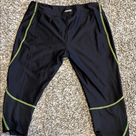 Workout Capris - Picture 3 of 5